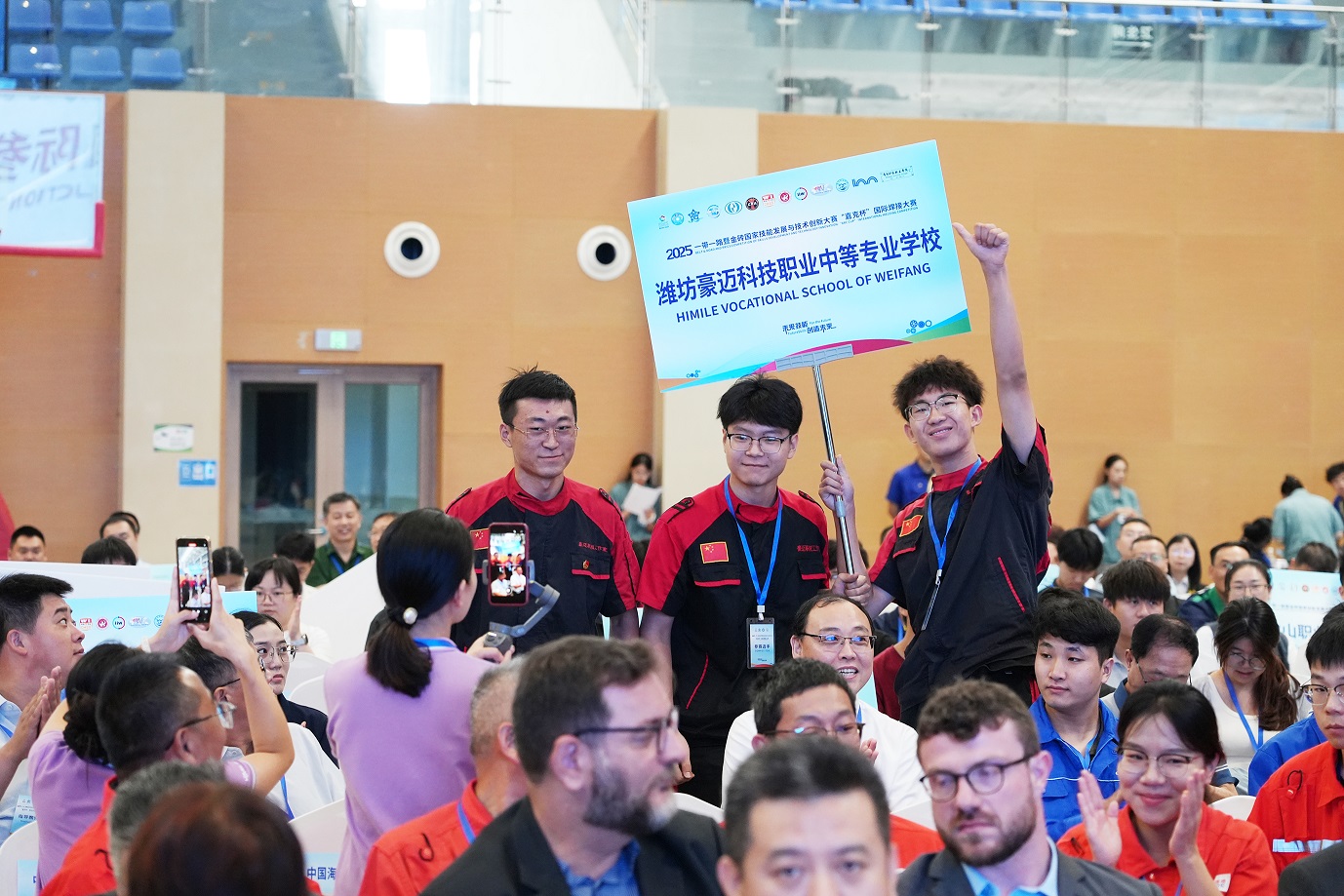 职校学生 拷贝.jpg 职校学生 拷贝.jpg